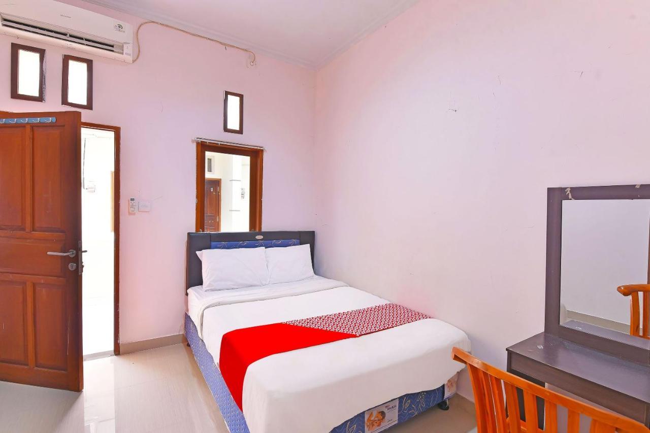 Oyo 91445 Sandat Guest House Denpasar  Luaran gambar