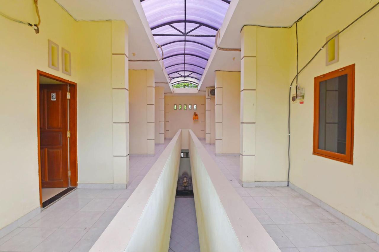 Oyo 91445 Sandat Guest House Denpasar  Luaran gambar