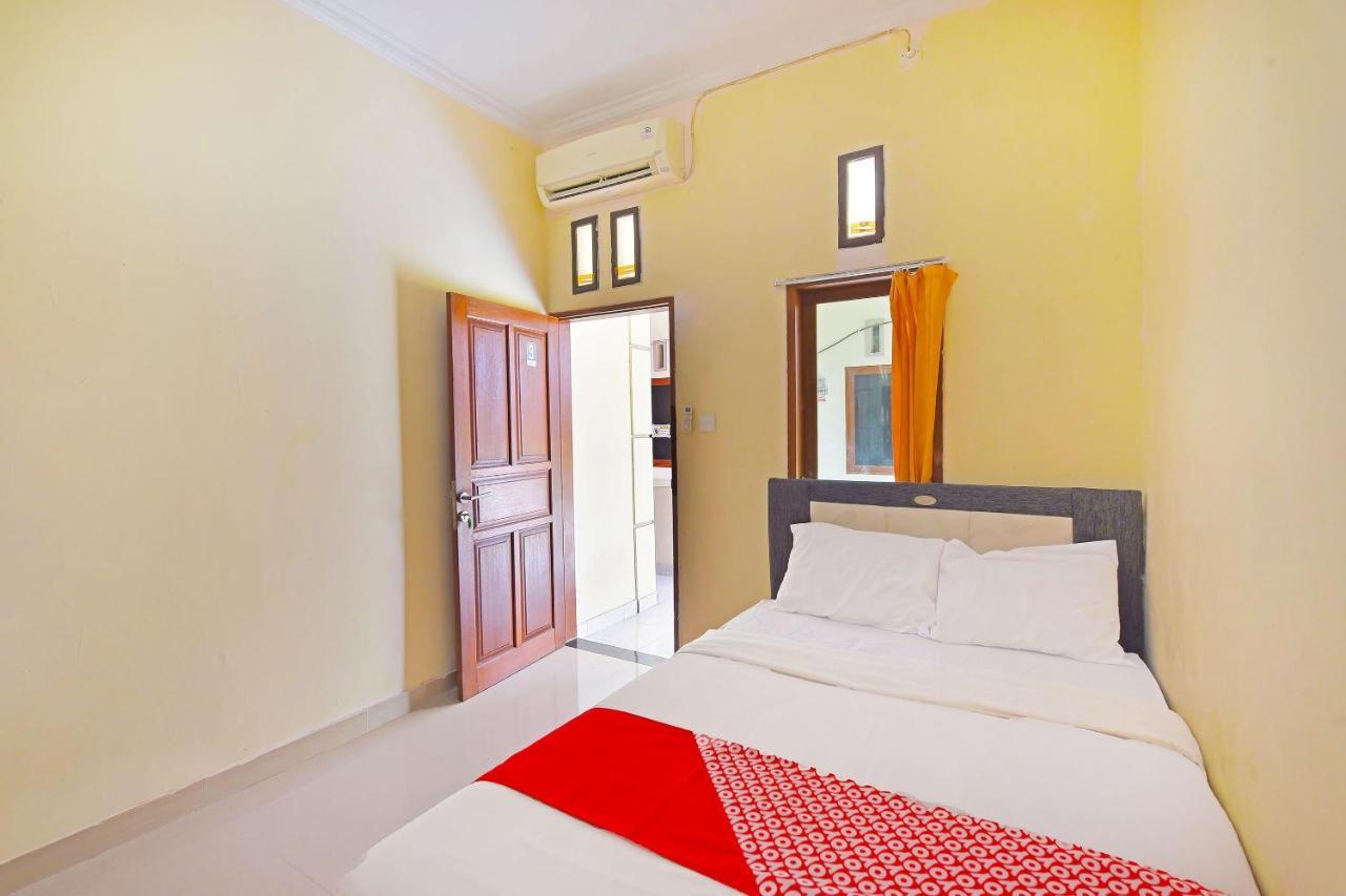Oyo 91445 Sandat Guest House Denpasar  Luaran gambar